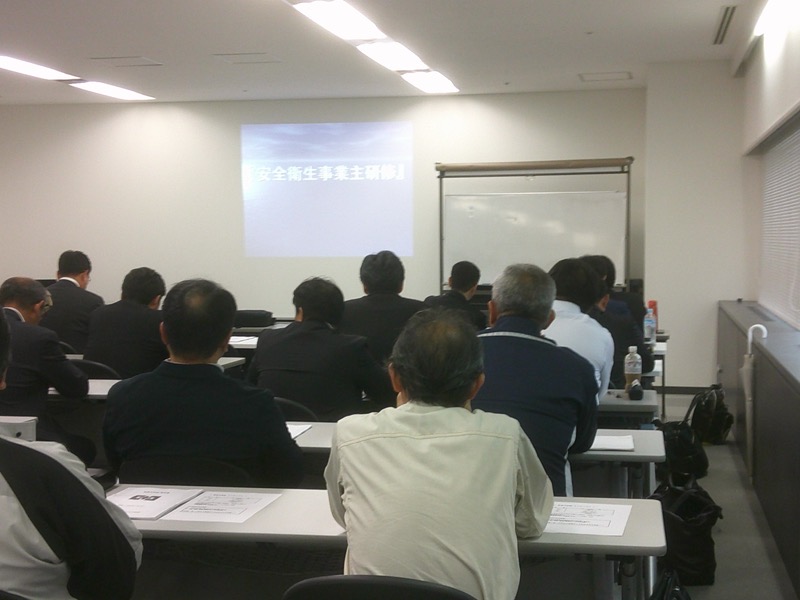 10 16開催 事業主研修講義写真